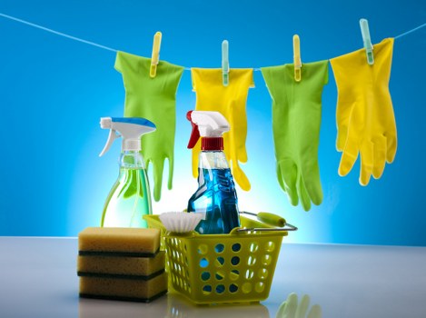 Bathroom descaling and sanitising for Kensington move-out cleaning